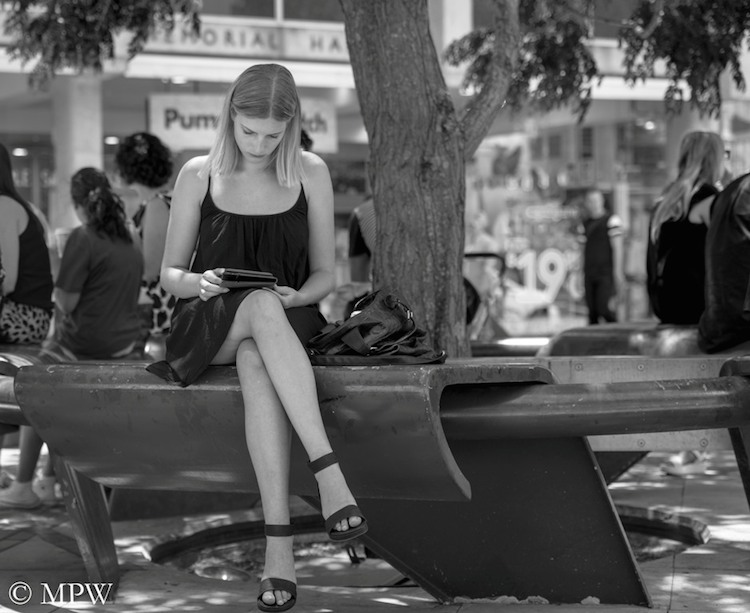 Auckland City street photo, Queent St, black and white